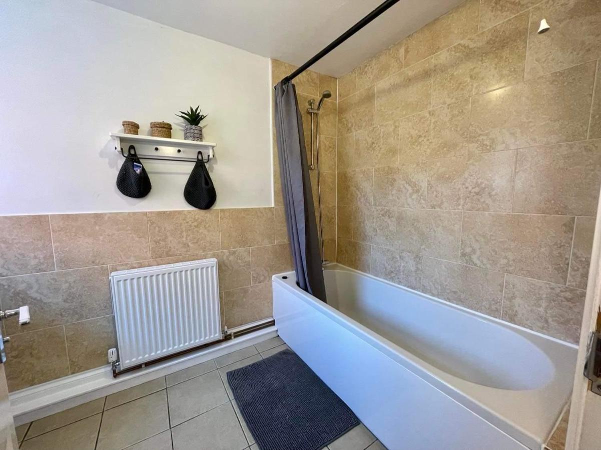 Spacious 3 Bedroom Retreat For Professionals Kingston upon Hull Exterior photo
