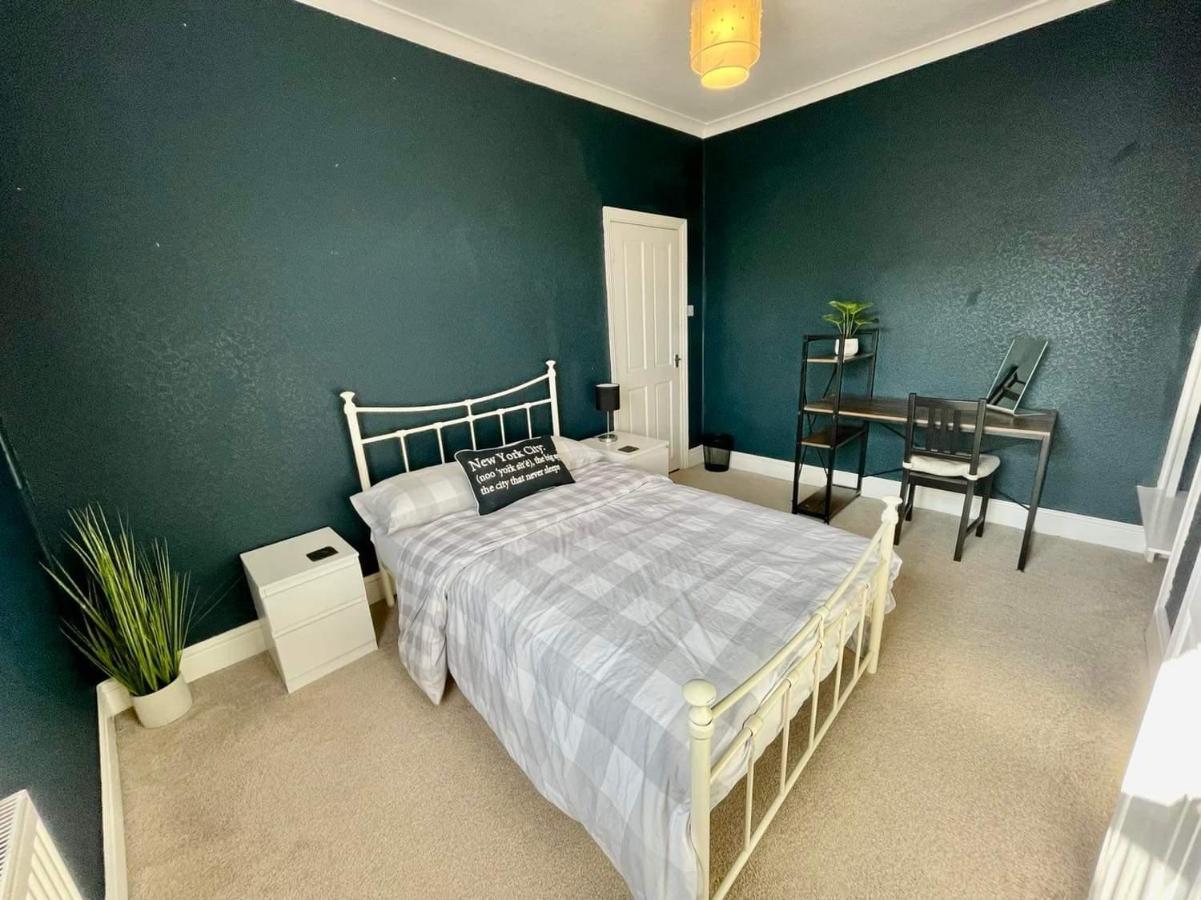 Spacious 3 Bedroom Retreat For Professionals Kingston upon Hull Exterior photo